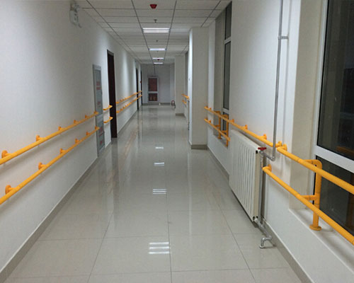 Installation of handrail in the corridor of maternal and child health care hospital in Kaili, Guizhou